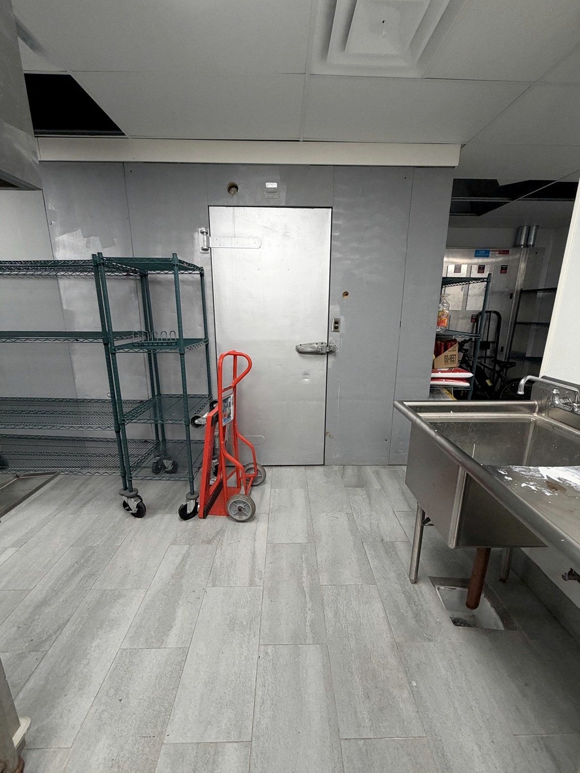 Refrigeration and cold storage area with walk-in cooler