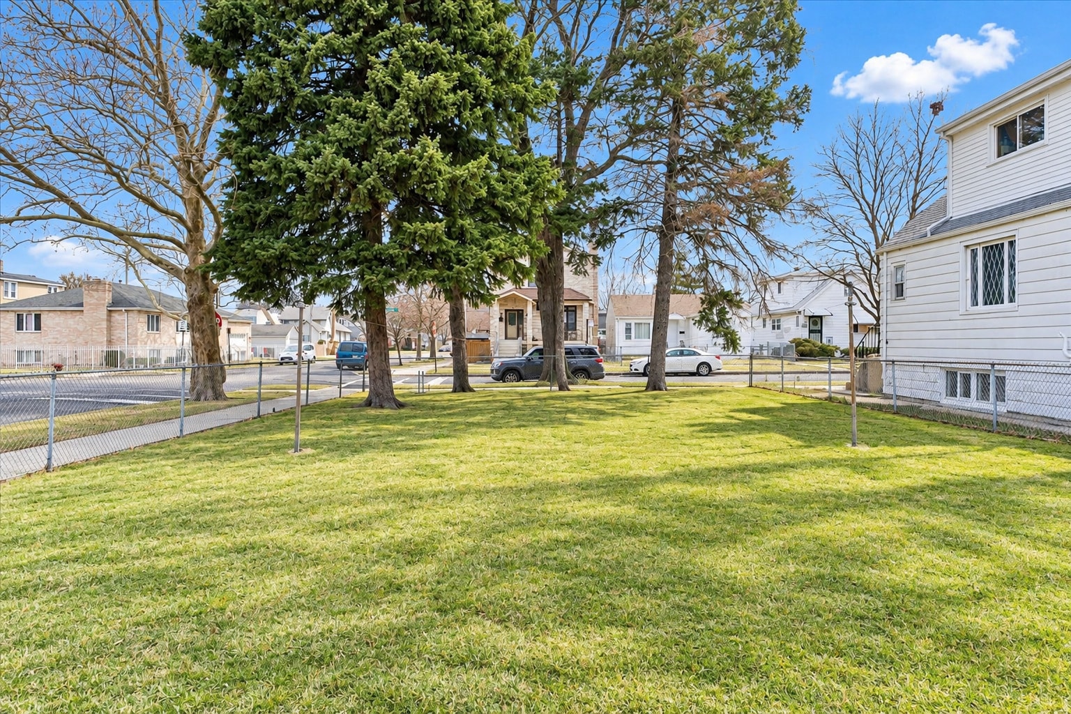 3301 N Ozanam Avenue — Outdoor Space